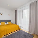 Atmospheric With Terrace And Parking By Renters Daire Varşova