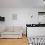 Atmospheric With Terrace And Parking By Renters