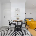 Atmospheric With Terrace And Parking By Renters