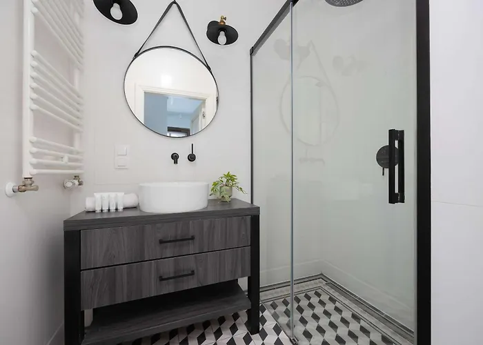 Atmospheric With Terrace And Parking By Renters