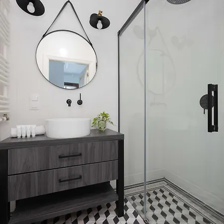 Atmospheric With Terrace And Parking By Renters