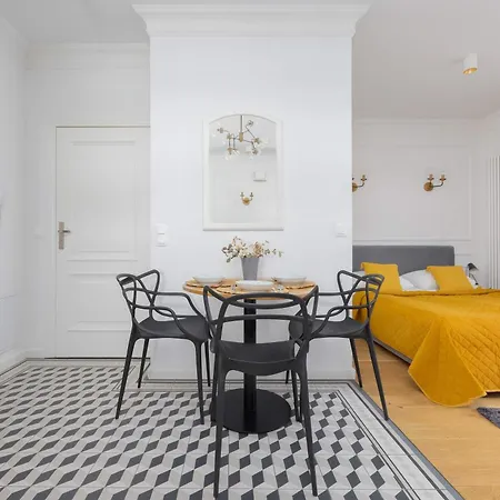 Atmospheric With Terrace And Parking By Renters